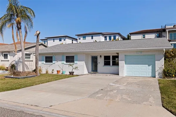 $715,000 | 176 175th Avenue East, Redington Shores, FL 33708