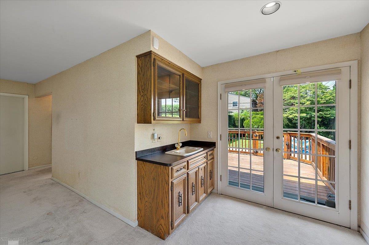 632 South Rosedale Court Grosse Pointe, MI 48236 - Photo 25 of 63 Family Room Bar