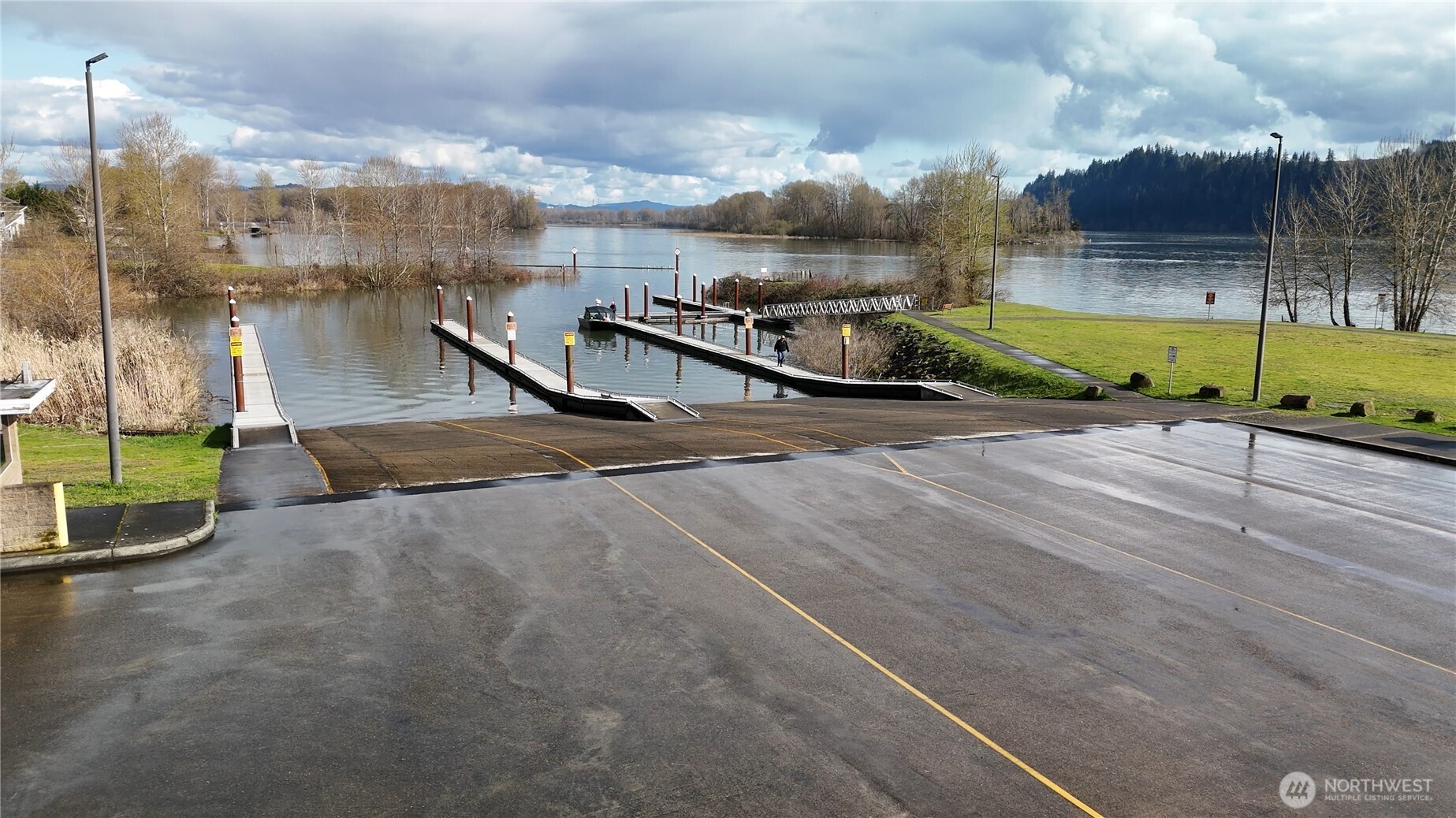 151 Barlow Point Road Longview, WA 98632 - Photo 26 of 34 a view of a terrace with yard