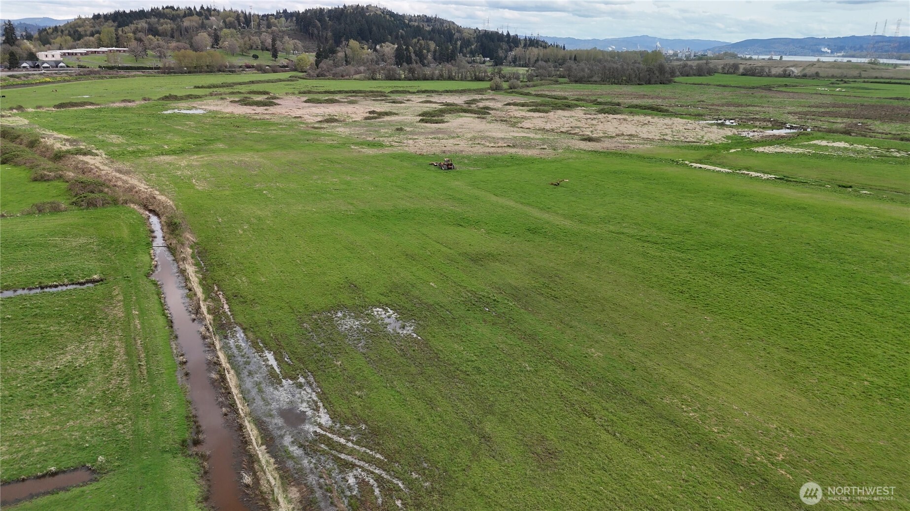 151 Barlow Point Road Longview, WA 98632 - Photo 8 of 34 a view of a field with an ocean