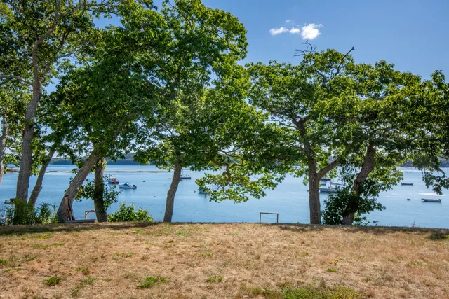 $975,000 | 943 Cundy's Harbor Road, Harpswell, ME 04079