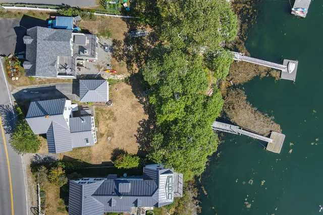 $975,000 | 943 Cundy's Harbor Road, Harpswell, ME 04079