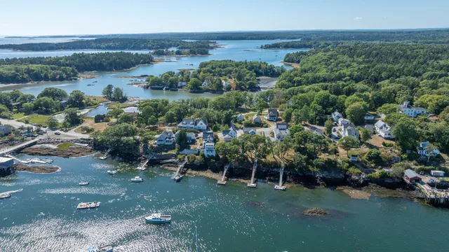 $975,000 | 943 Cundy's Harbor Road, Harpswell, ME 04079