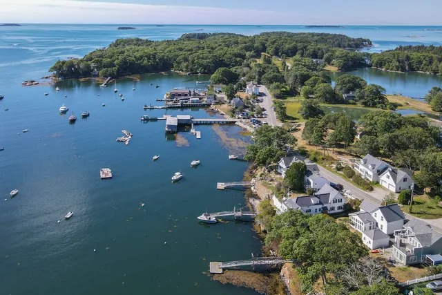 $975,000 | 943 Cundy's Harbor Road, Harpswell, ME 04079