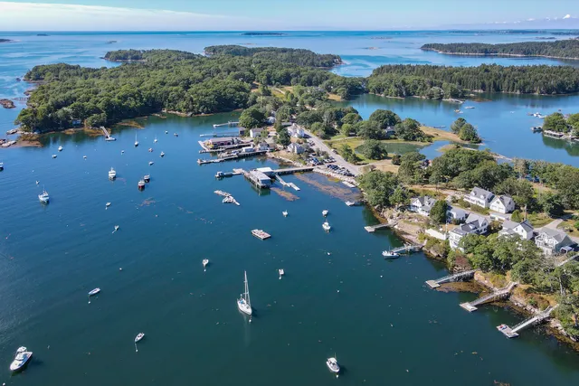 $975,000 | 943 Cundy's Harbor Road, Harpswell, ME 04079