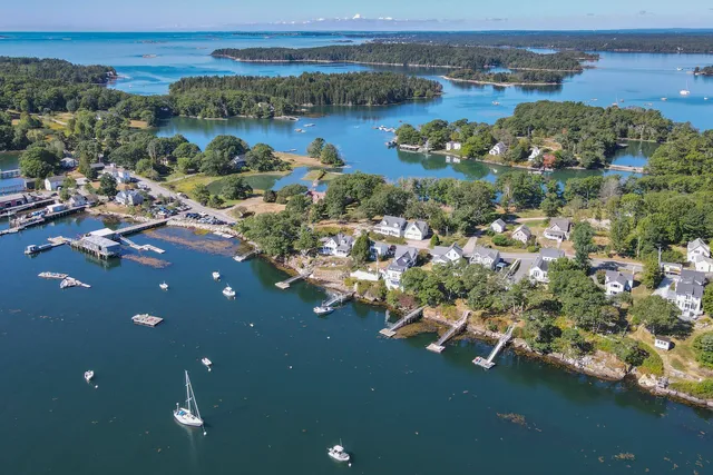 $975,000 | 943 Cundy's Harbor Road, Harpswell, ME 04079