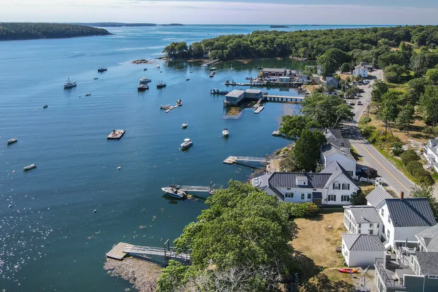 $975,000 | 943 Cundy's Harbor Road, Harpswell, ME 04079