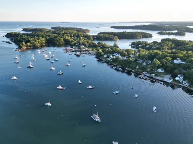 $975,000 | 943 Cundy's Harbor Road, Harpswell, ME 04079