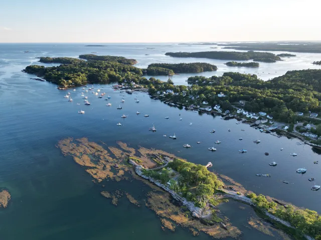 $975,000 | 943 Cundy's Harbor Road, Harpswell, ME 04079