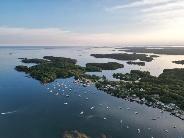 $975,000 | 943 Cundy's Harbor Road, Harpswell, ME 04079