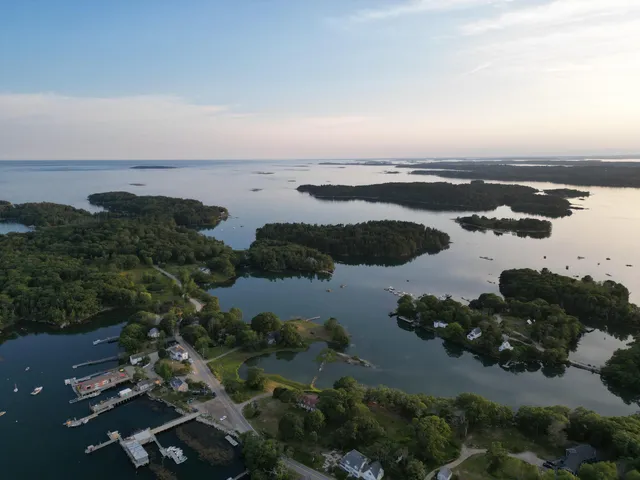 $975,000 | 943 Cundy's Harbor Road, Harpswell, ME 04079