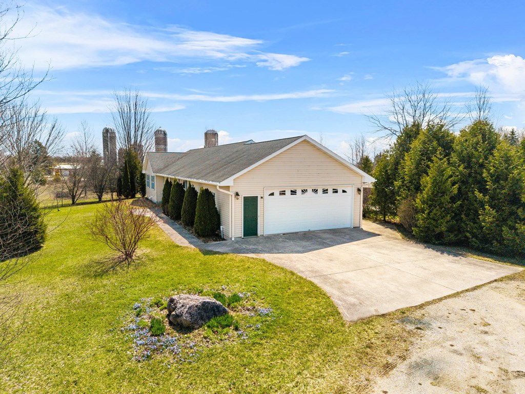 4909 Ripp Road Sturgeon Bay, WI 54235 - Photo 3 of 51 Gallery Image 3