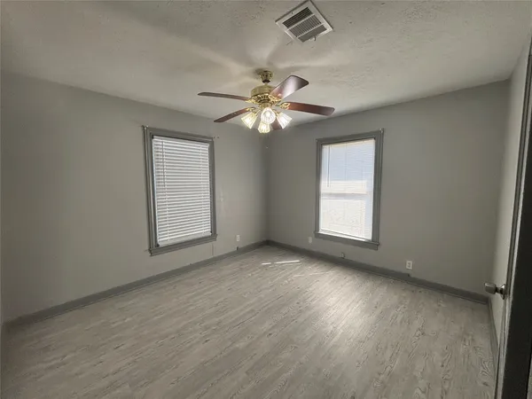 $1,450 | 301 19th Avenue North, Texas City, TX 77590