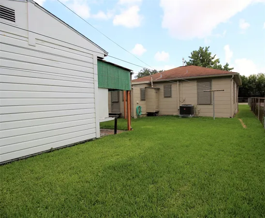 $1,450 | 301 19th Avenue North, Texas City, TX 77590