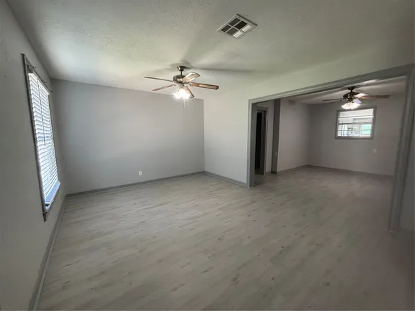 $1,450 | 301 19th Avenue North, Texas City, TX 77590