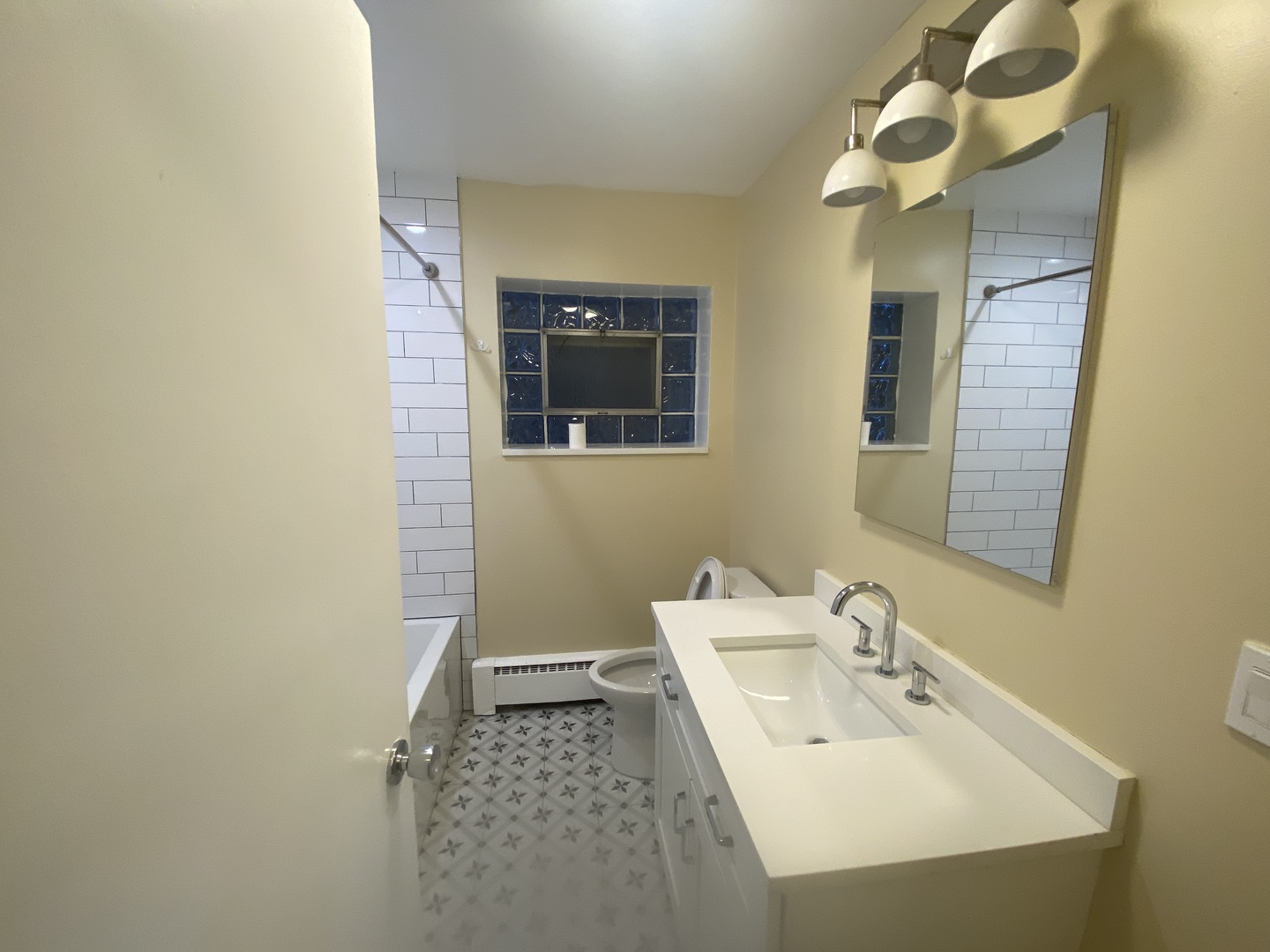 501 Sheridan Road, Unit A1 Evanston, IL 60202 - Photo 28 of 30 a bathroom with a sink and a mirror