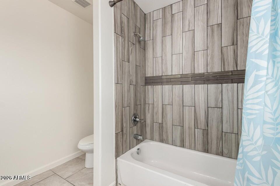 2828 East Chipman Road Phoenix, AZ 85040 - Photo 14 of 26 a bathroom with a bathtub a toilet and a shower