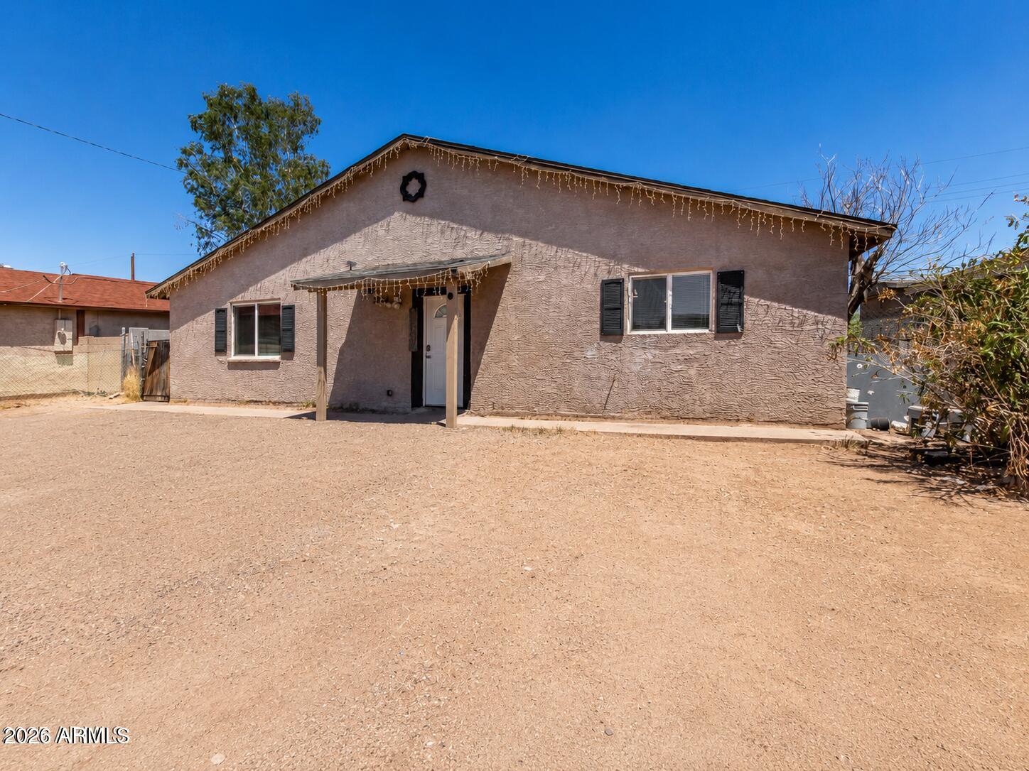 2828 East Chipman Road Phoenix, AZ 85040 - Photo 2 of 26 a house with a outdoor space