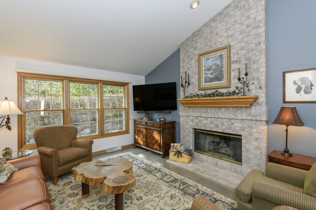 675 Charleston Court, Unit B Brookfield, WI 53045 - Photo 14 of 55 Great Room