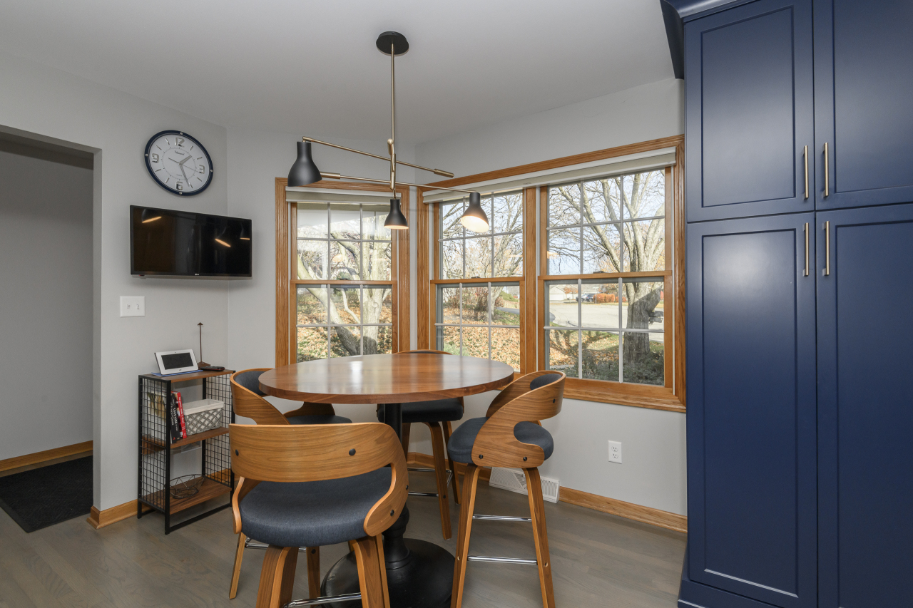 675 Charleston Court, Unit B Brookfield, WI 53045 - Photo 23 of 55 Eat-in Kitchen