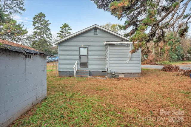 a backyard of house with trees