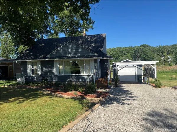 $375,000 | 22827 Meridian Road, Grosse Ile, MI 48138