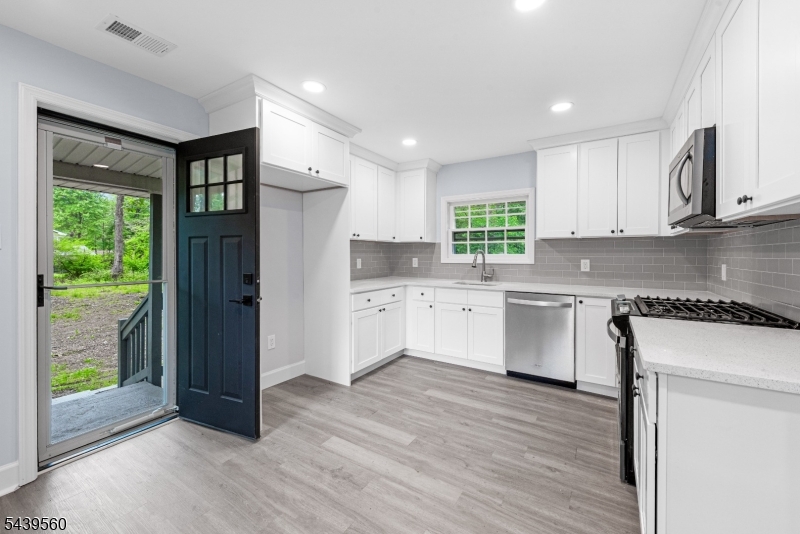 20 Cooper Lane Chester, NJ 07930 - Photo 2 of 23