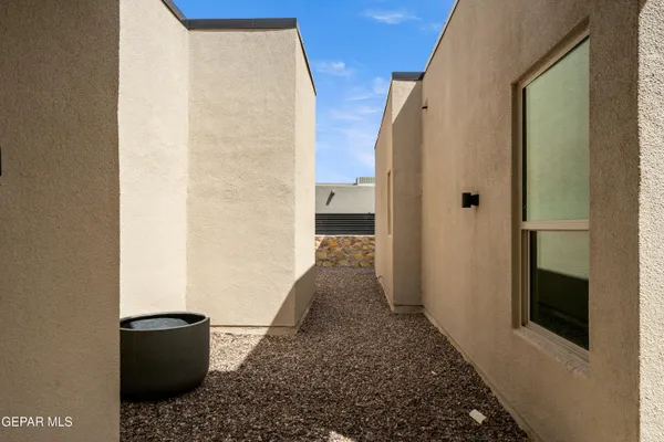 $795,000 | 321 Blue Valley Drive, El Paso, TX 79928