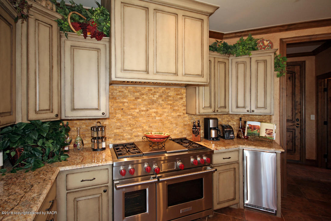 1009 Girl Scout Road Amarillo, TX 79124 - Photo 21 of 81 Kitchen Stove