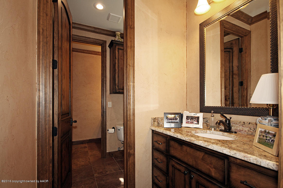 1009 Girl Scout Road Amarillo, TX 79124 - Photo 42 of 81 Jack N Jill Bath