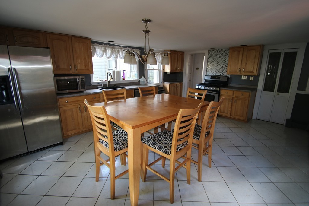 40 Chestnut Street Saugus, MA 01906 - Photo 3 of 25 Gallery Image 3