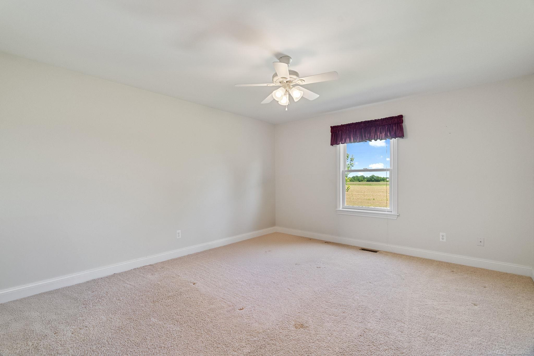 9850 Yale Road Avoca, MI 48006 - Photo 21 of 40 50143702-8e7e13ac-8b4c-483c-8189-4ad8e0ebce67.JPG