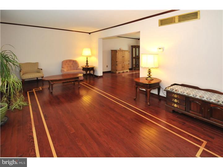243 Twining Road Lansdale, PA 19446 - Photo 8 of 23 Living Room