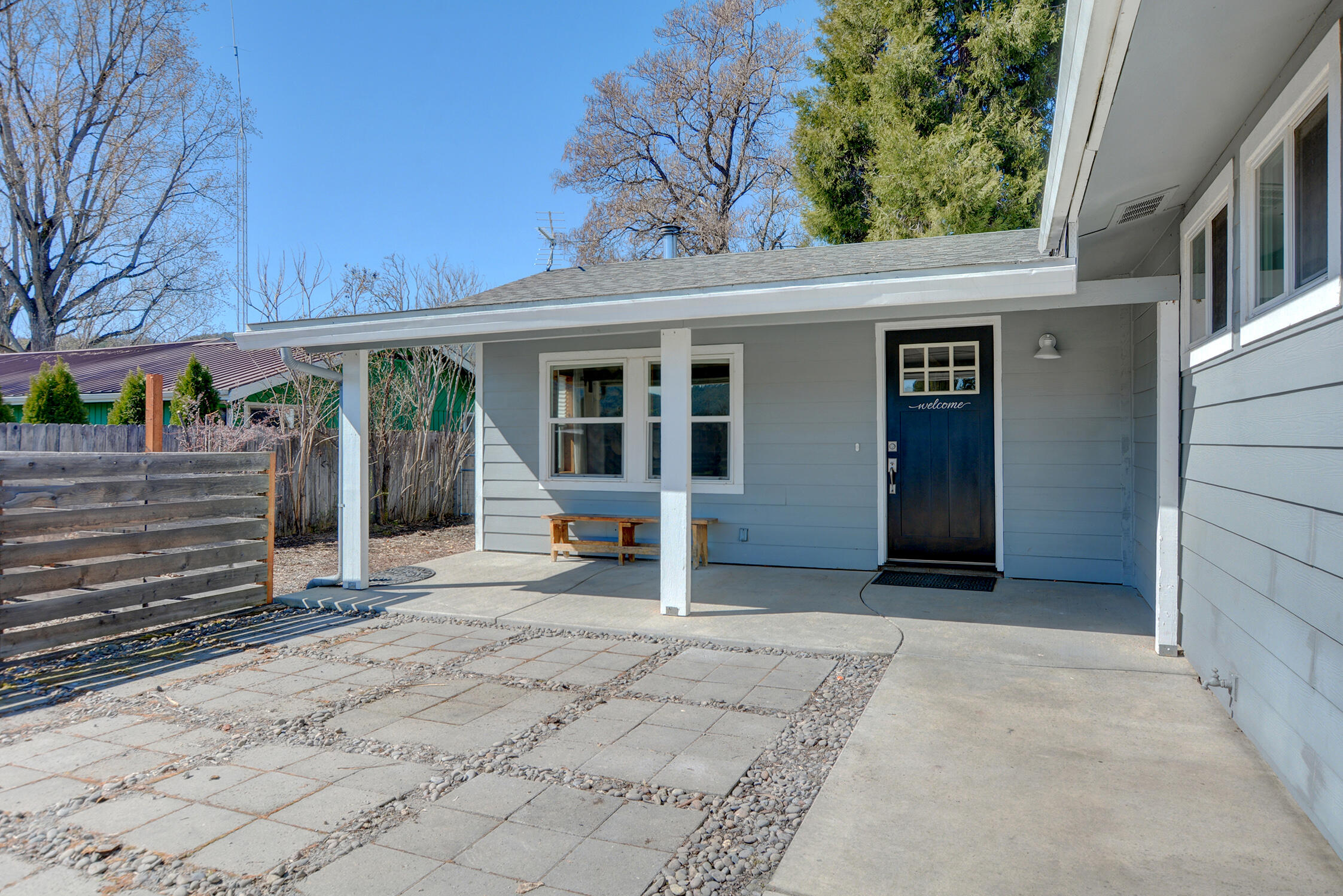 7441 Maple Lane Central Point, OR 97502 - Photo 4 of 68 04