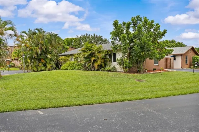$2,400 | 503 Southeast 5th Circle, Boynton Beach, FL 33435