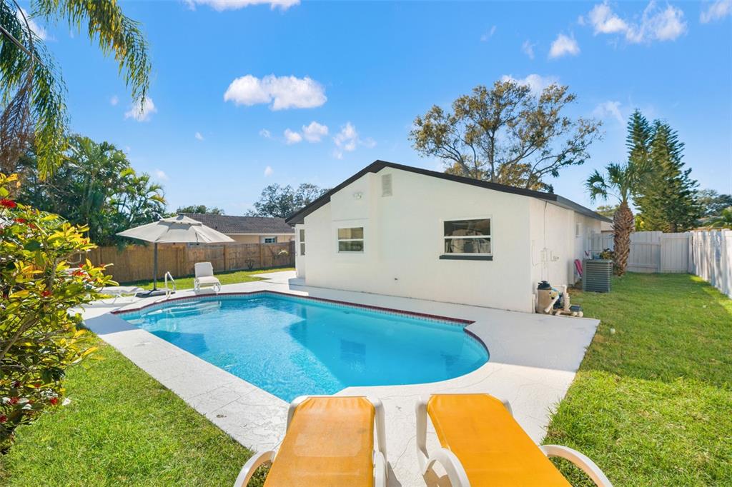 12671 115th Street Largo, FL 33778 - Photo 33 of 39 a view of a backyard with a patio and plants