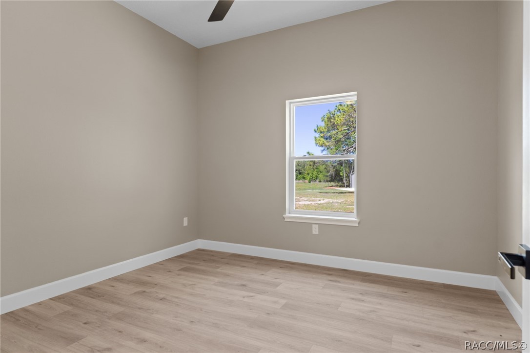 4530 South Florida Avenue Inverness, FL 34450 - Photo 29 of 100 an empty room with a window