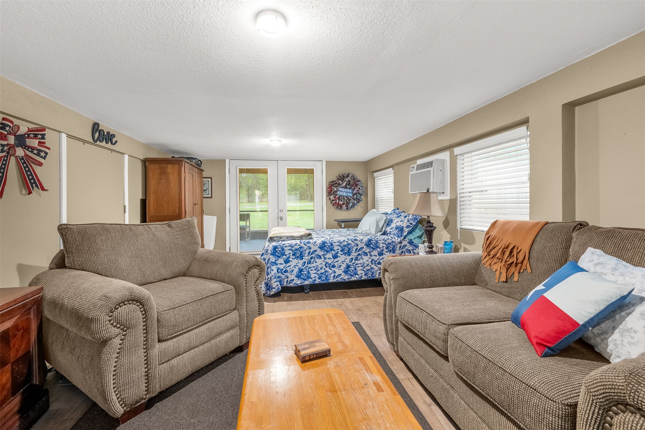 439 Lakeview Harbor Onalaska, TX 77360 - Photo 26 of 43 a living room with furniture and a large window