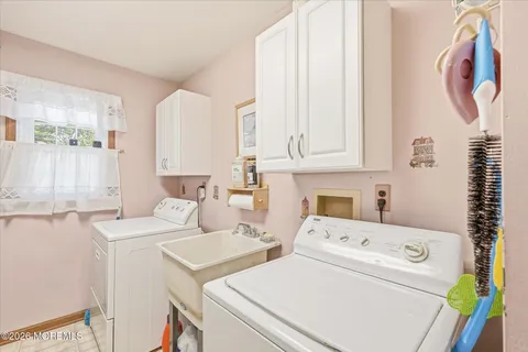 $899,900 | 5 McCaffery Road, Manalapan, NJ 07726