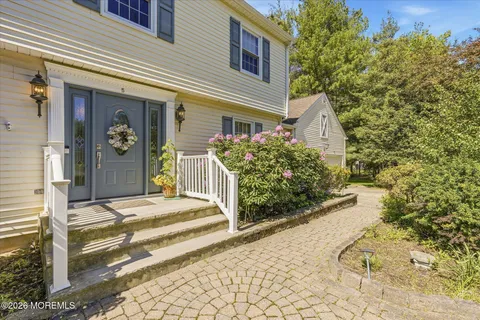 $899,900 | 5 McCaffery Road, Manalapan, NJ 07726