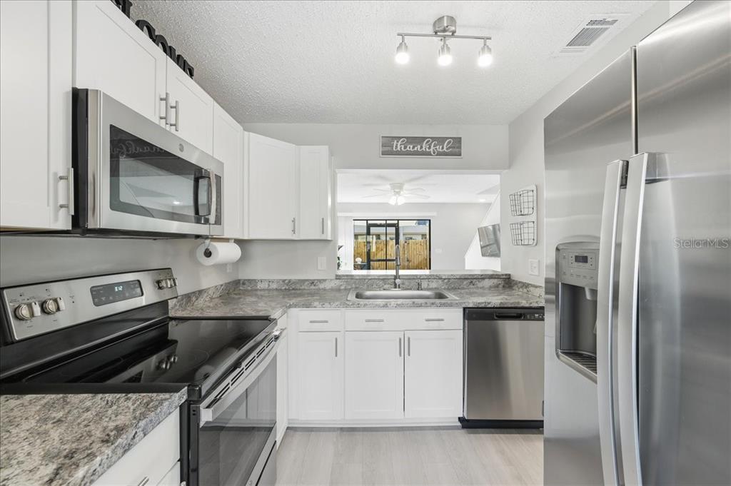 1453 Highland Ridge Circle Brandon, FL 33510 - Photo 3 of 46