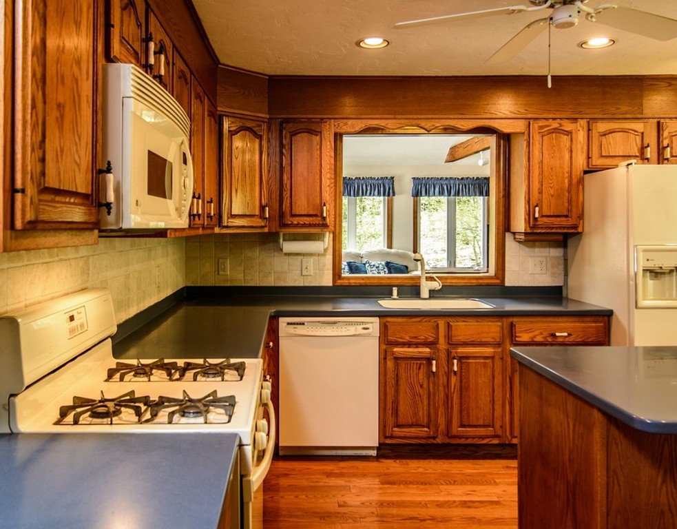 39 Wayside Road Westborough, MA 01581 - Photo 12 of 30 Gallery Image 12