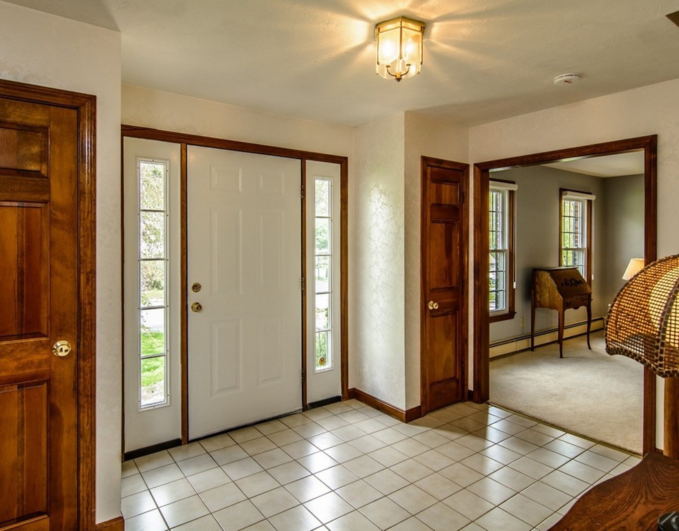 39 Wayside Road Westborough, MA 01581 - Photo 4 of 30 Gallery Image 4