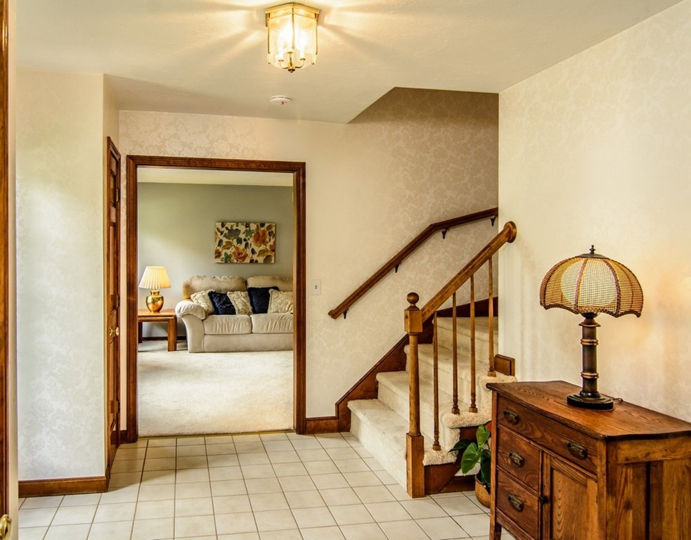 39 Wayside Road Westborough, MA 01581 - Photo 5 of 30 Gallery Image 5