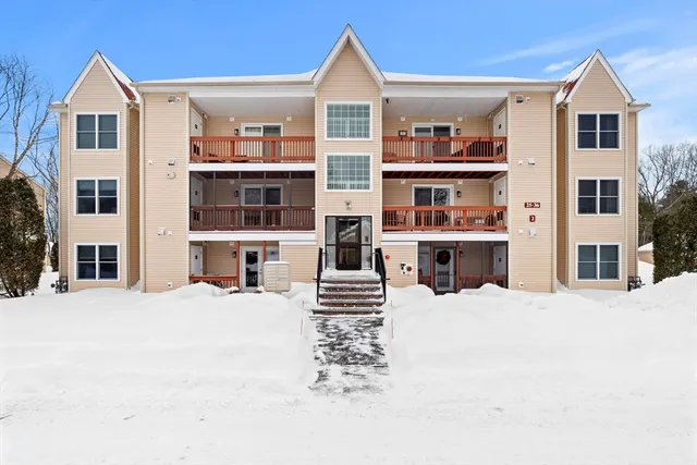 $439,900 | 26 Randolph Drive, Unit 26, Tewksbury, MA 01876
