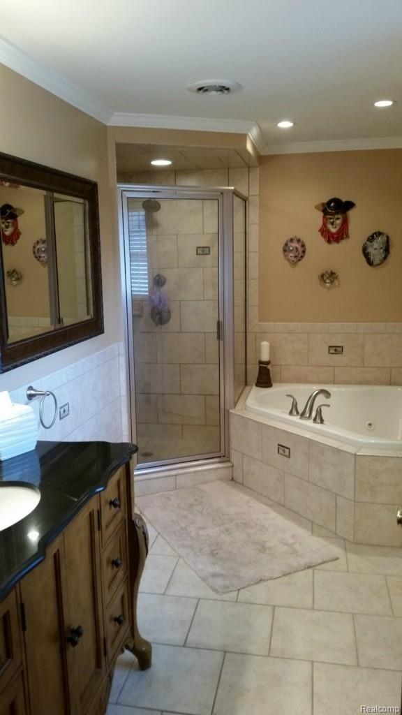 374 Lake Forest Road Rochester, MI 48309 - Photo 36 of 37 374 master bath.jpg