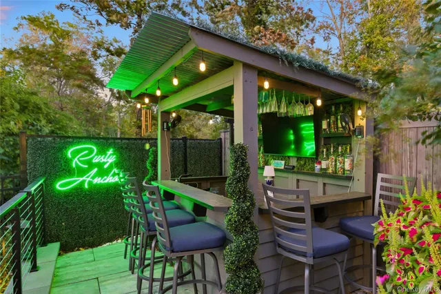 $1,699,000 | 419 Centre Island Road, Centre Island, NY 11771