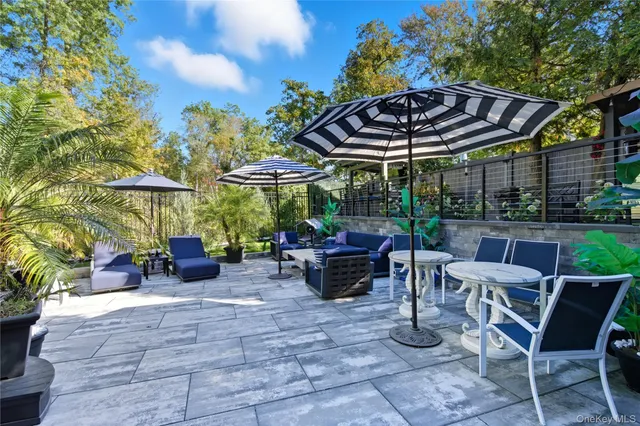 $1,699,000 | 419 Centre Island Road, Centre Island, NY 11771