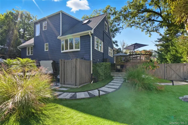 $1,699,000 | 419 Centre Island Road, Centre Island, NY 11771