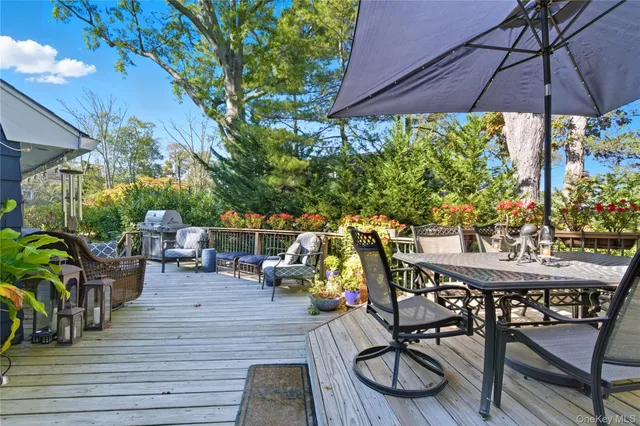 $1,699,000 | 419 Centre Island Road, Centre Island, NY 11771